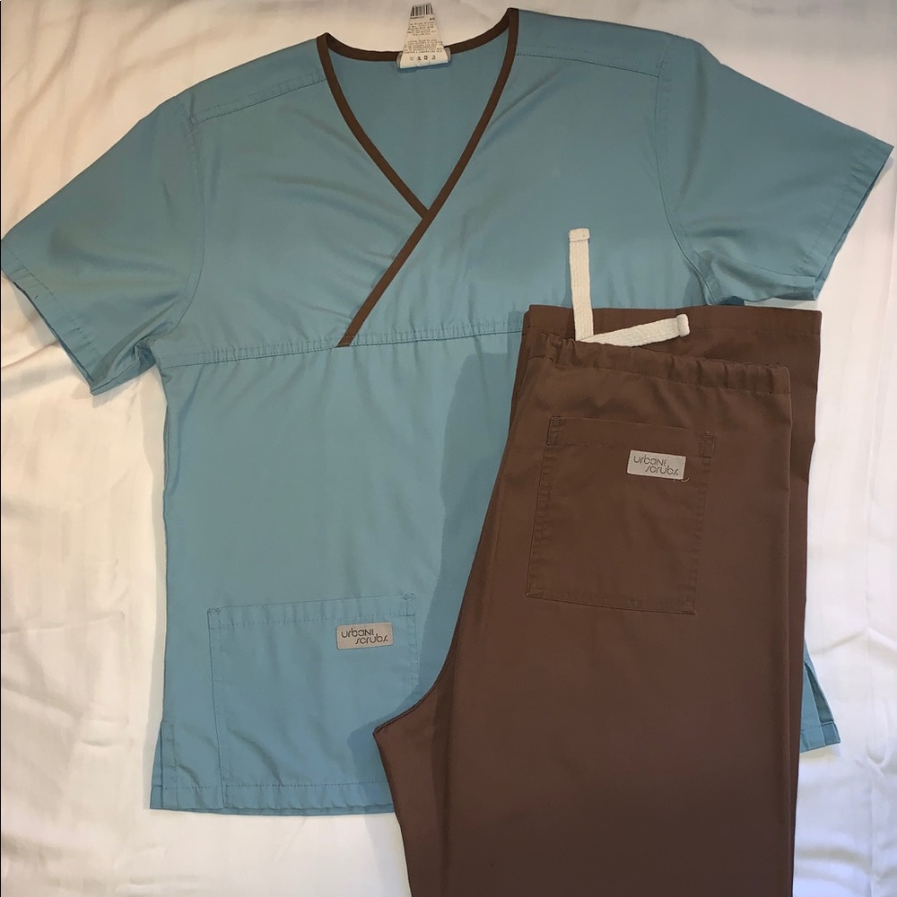 Classic urbane scrub set